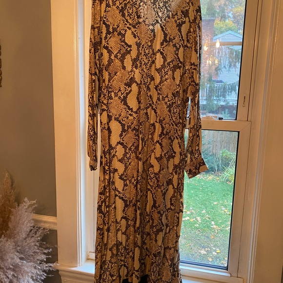 Snake print dress. Size 12. H&M. NWOT. Never worn - Picture 2 of 3